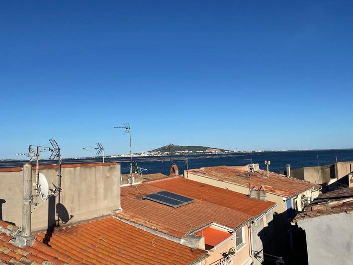 Location de vacances pour 4 personnes, avec balcon et vue à Mèze