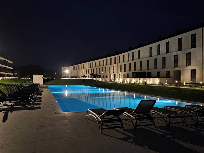 Ferienwohnung für 4 Personen, mit Garten und Pool sowie Balkon in Portugal