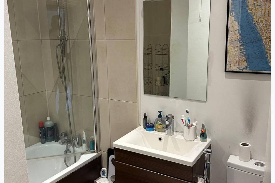 Entire holiday apartment, Hackney Road Studio near Shoreditch Markets in Bethnal Green, London