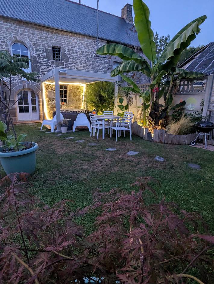 Location de vacances pour 4 personnes, avec Jacuzzi et Jardin à Tréfumel