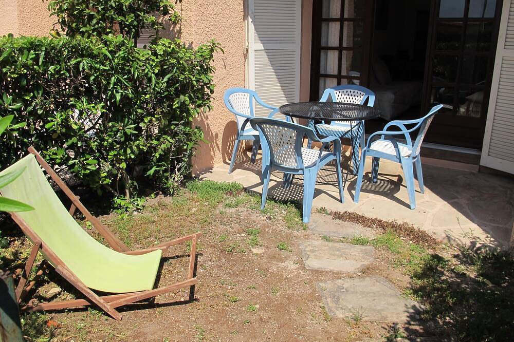 Ganze Wohnung, Studio en rez de jardin a 2 pas de la mer in Agay, Saint-Raphaël