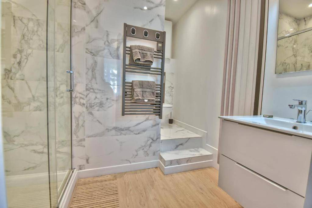 Appartement entier, One-Bedroom Apartment in Maintenon, Région de Chartres