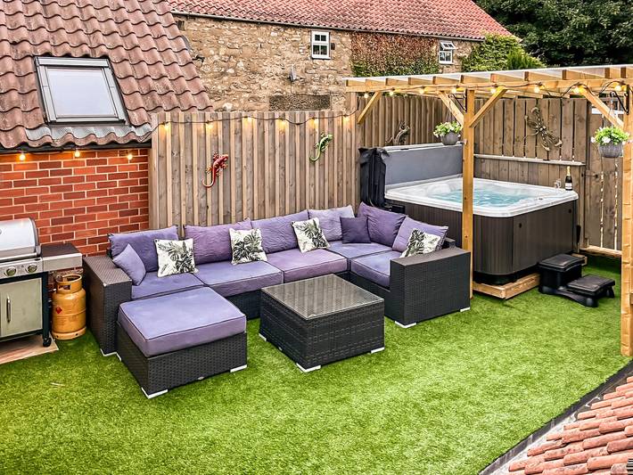 Log cabin for 6 people, with garden, with pets in Pickering