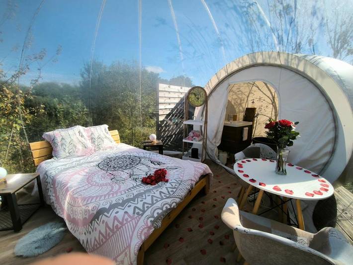 Location de vacances pour 4 personnes, avec Terrasse et Jacuzzi ainsi que Piscine et Vue à Puycornet