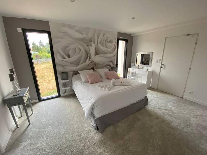 Location de vacances pour 8 personnes, avec piscine et terrasse ainsi que jacuzzi et jardin à Changé - 4