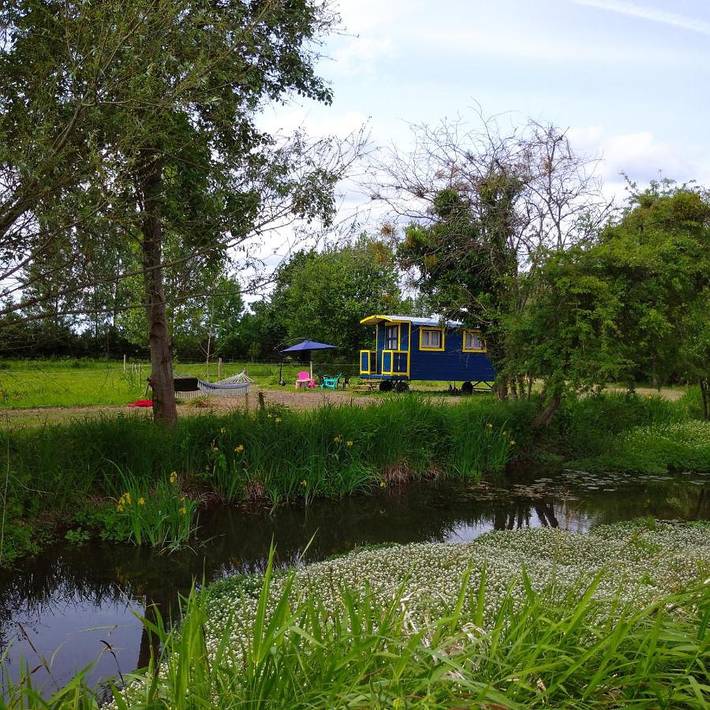 Maison de campagne pour 2 personnes, avec bassin pour enfant et piscine ainsi que jardin et vue