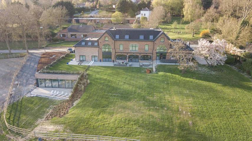 Maison de vacances pour 32 personnes, avec jardin et sauna ainsi que vue et piscine, animaux acceptés à Tournai