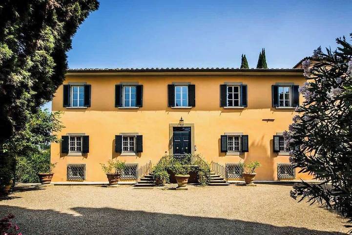Villa for 16 people, with garden in Florence