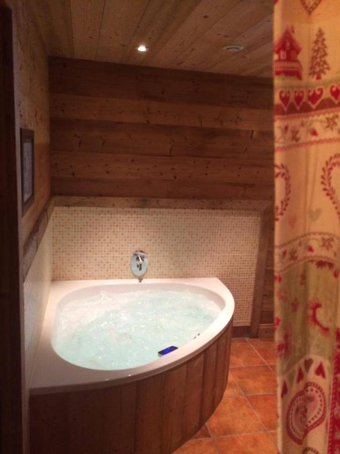 Gîte pour 6 personnes, avec jacuzzi ainsi que sauna et terrasse dans Office de Tourisme du Grand Bornand - 2