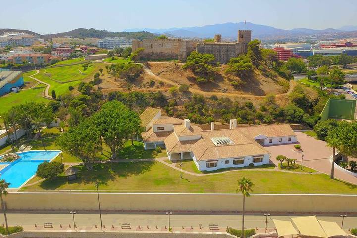 Ferienhaus für 22 Personen, mit Balkon und Pool sowie Whirlpool und Garten