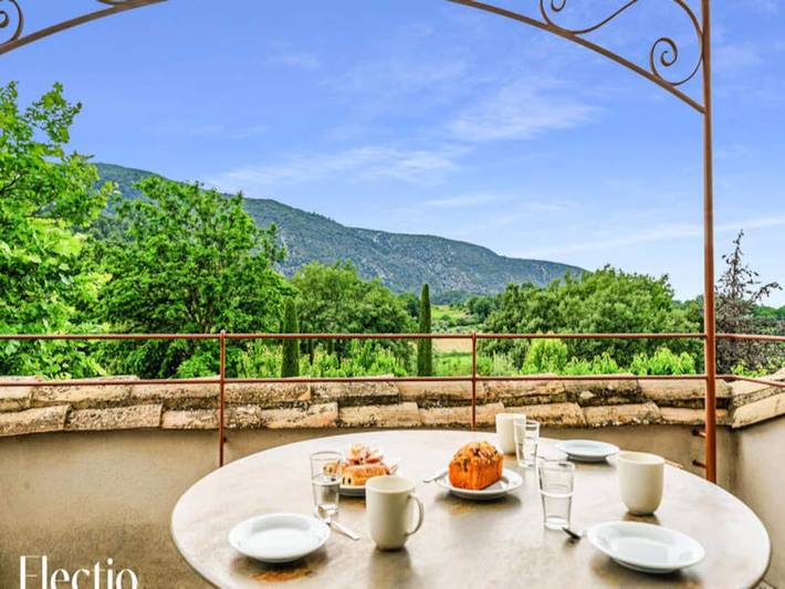 Gîte pour 4 personnes, avec jardin ainsi que piscine et terrasse, animaux acceptés à Oppède - 3