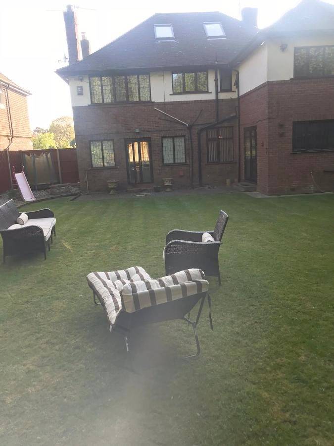 Holiday home for 15 people with garden in Luton, Chiltern Hills