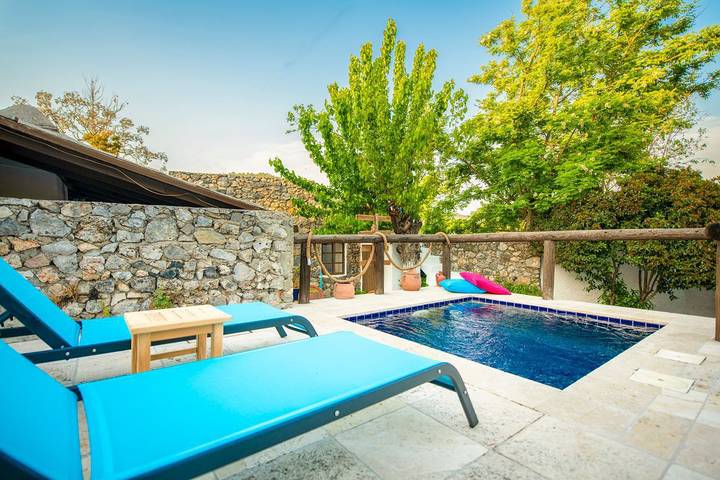 Chalet para 4 personas, con jardín además de terraza y piscina - 1