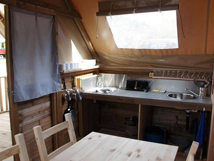 Camping La Prade - Tente en toile et en bois 6 personnes - La Tente Du Trappeur Habitat in Saint-André-de-Najac, Aveyron