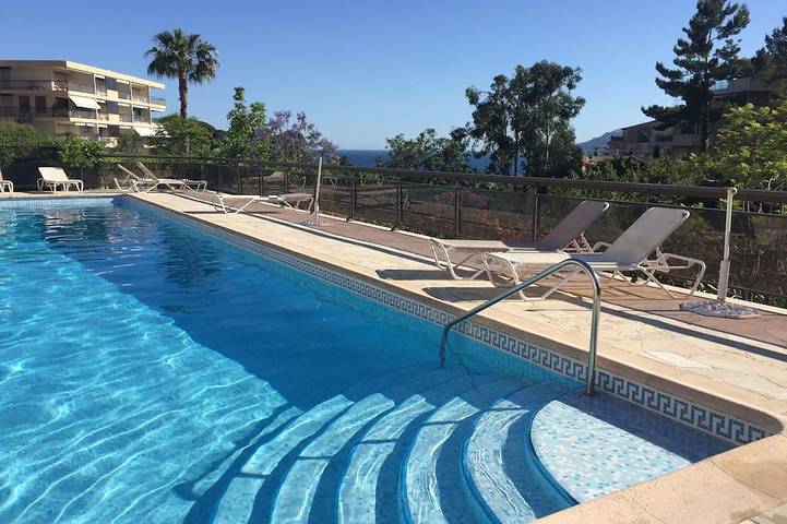 Ganze Wohnung, Cannes: Luxurious studio in the Croix des Gardes residential neighborhood, with a pool in Cannes, Mittelmeerküste (Frankreich)
