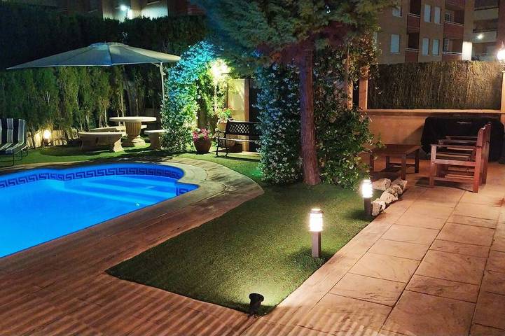 Casa rural para 16 personas, con jacuzzi y jardín - 1