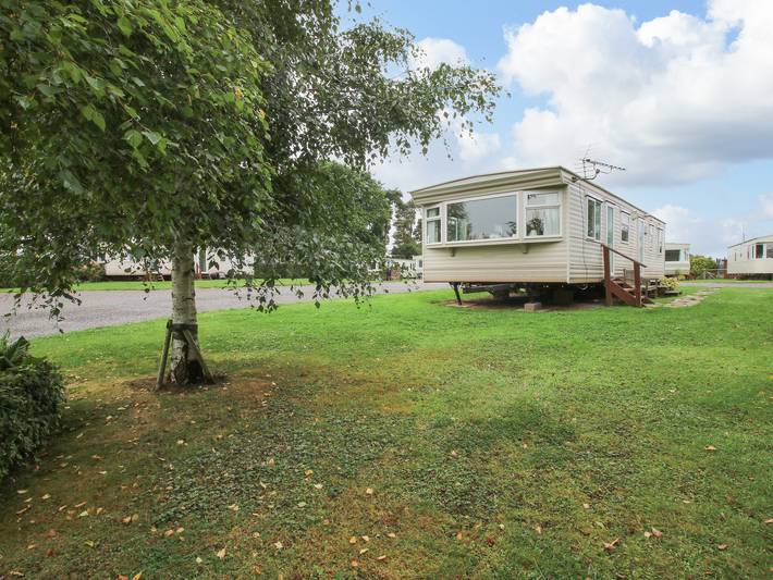 Caravan for 4 people, with Garden in Shropshire