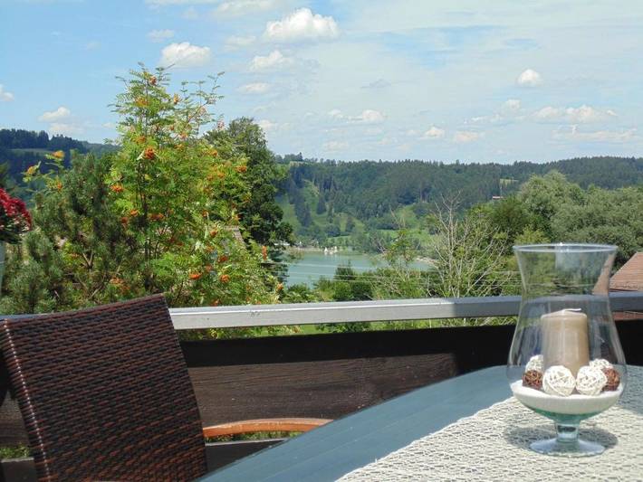 Ferienwohnung für 4 Personen, mit Balkon und Seeblick sowie Ausblick