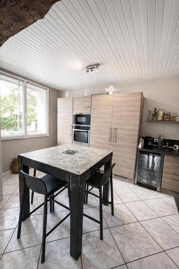 Location de vacances pour 8 personnes, avec terrasse ainsi que jardin et piscine à Laugnac - 4