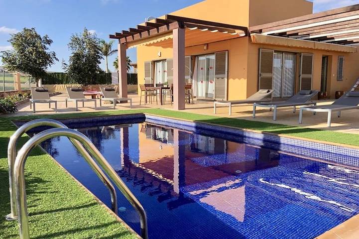 Villa pour 6 personnes, avec terrasse et jardin dans Las Salinas