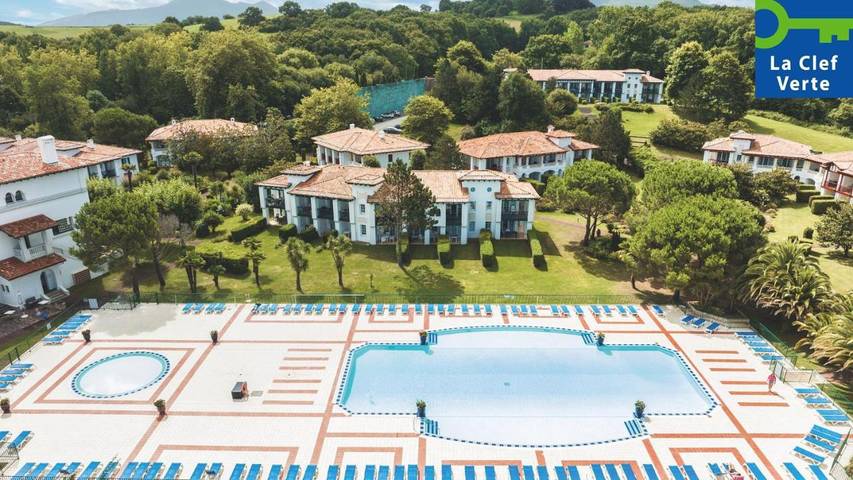 Appart’hôtel pour 4 personnes, avec jardin ainsi que bassin pour enfant et piscine, animaux acceptés