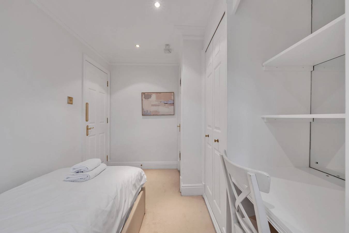 Entire apartment, Charming 2-Bedroom Apartment in Knightsbridge in Kensington and Chelsea, London
