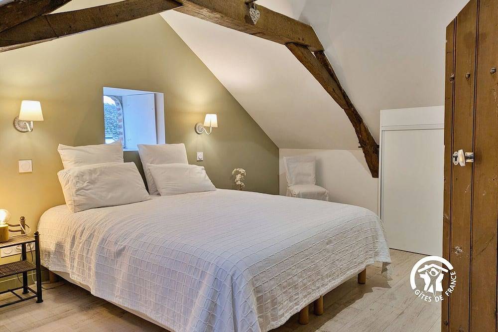 Charme bucolique : gîte 2 chambres avec jardin, poêle à bois et activités nature in Saint-Céneré, Mayenne