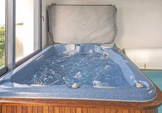 Maison 7 personnes, vue mer, piscine et Spa in Le Conquet, Région de Brest