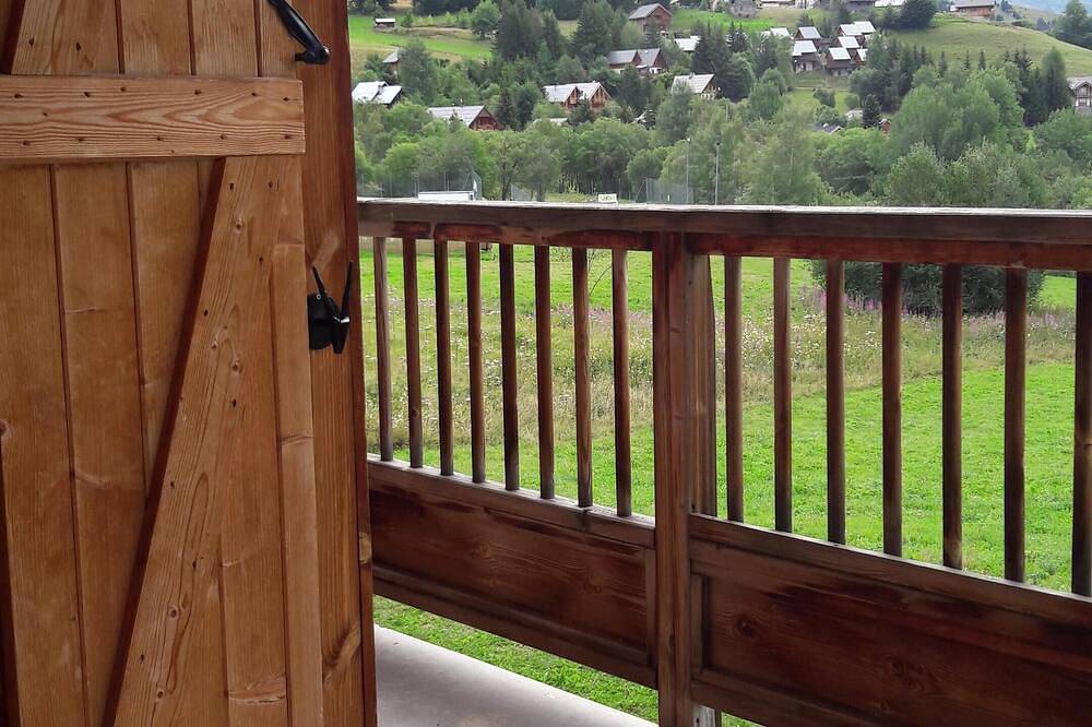 Entire apartment, Apartment in the Sybelles ski area, in Saint Jean d 'Arves in Saint-Jean-d'Arves, Saint-Jean-de-Maurienne region