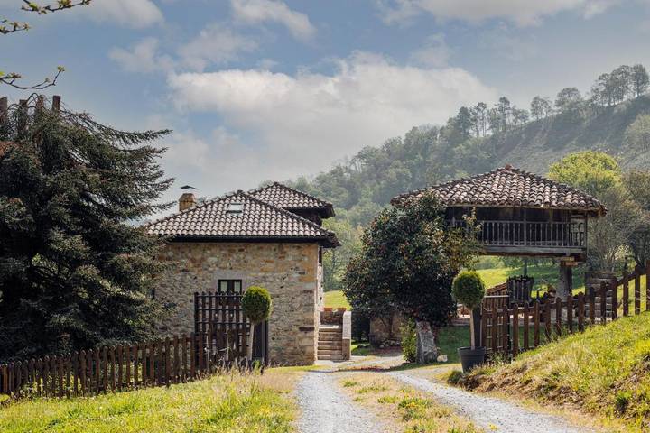 Casa de huéspuedes para 6 personas, con Balcón y Terraza además de Jardín y Vistas en Cangas de Onís