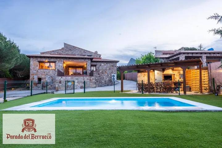 Casa de vacaciones para 14 personas, con piscina además de jardín y vistas - 1