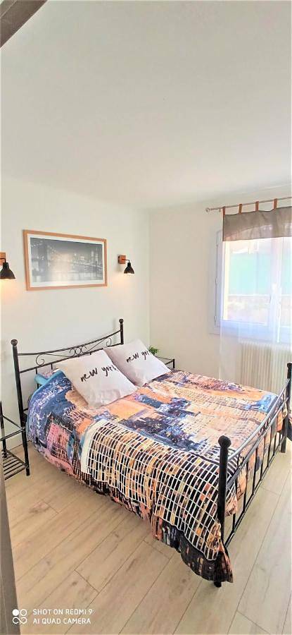 Gîte pour 3 personnes, avec piscine et jardin à Saint-Julien-les-Rosiers - 3