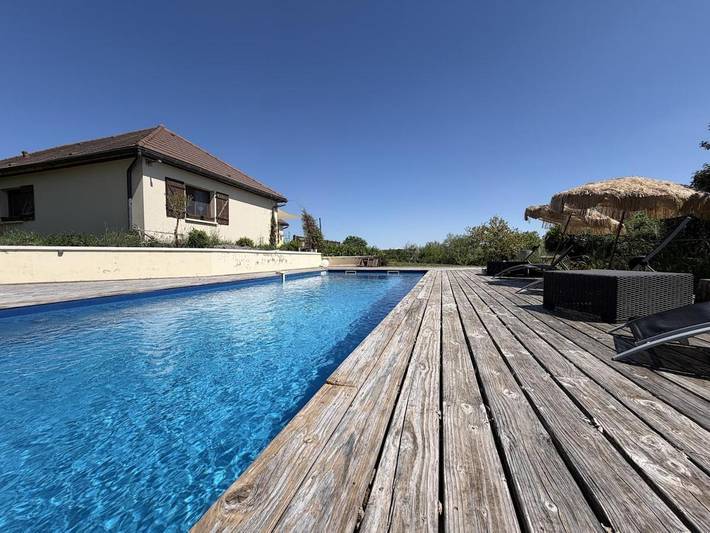Gîte pour 4 personnes, avec piscine et jacuzzi ainsi que jardin et terrasse dans Bagnot - 4
