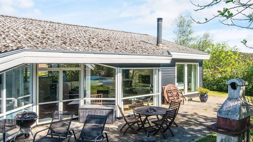 Ferienhaus für 13 Personen, mit Sauna und Terrasse sowie Pool und Whirlpool in Lyngsbæk Strand - 2