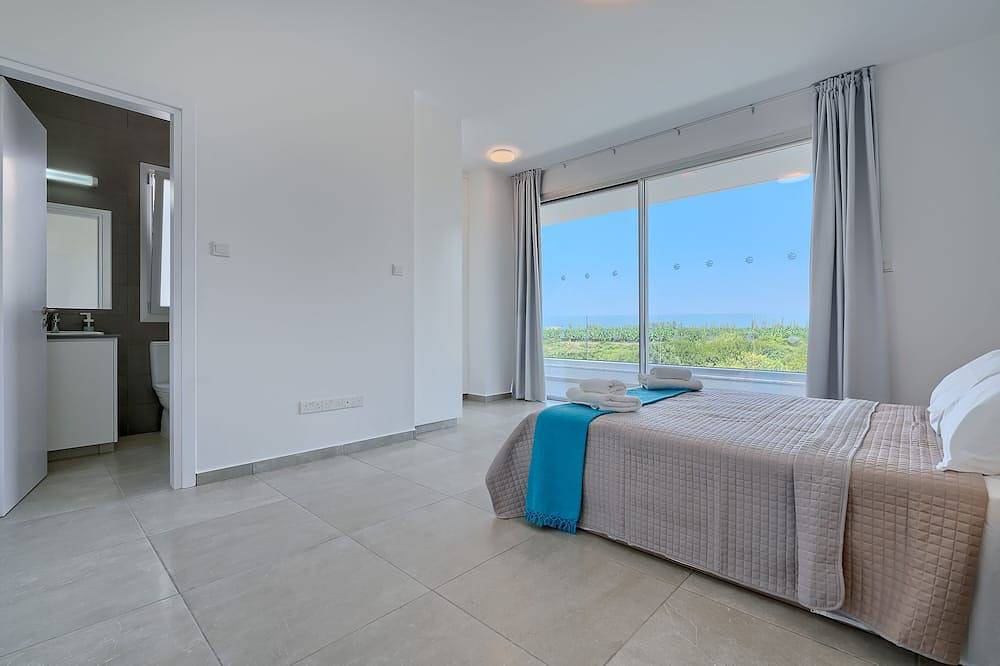 Coral Beach Villa 5 Schlafzimmer 5 Badezimmer 200 m von der Küste 700 m vom Coralia Beach entfernt in Peyia, Südzypern