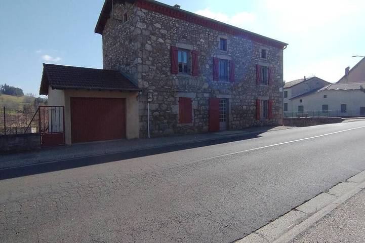 Location de vacances pour 13 personnes, avec jardin et terrasse à Saint-Anthème - 3