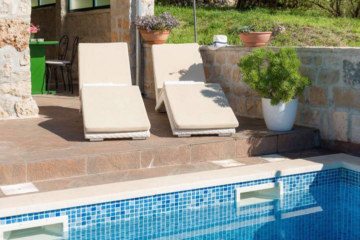 Villa pour 5 personnes, avec terrasse et piscine, animaux acceptés dans Brac - 3