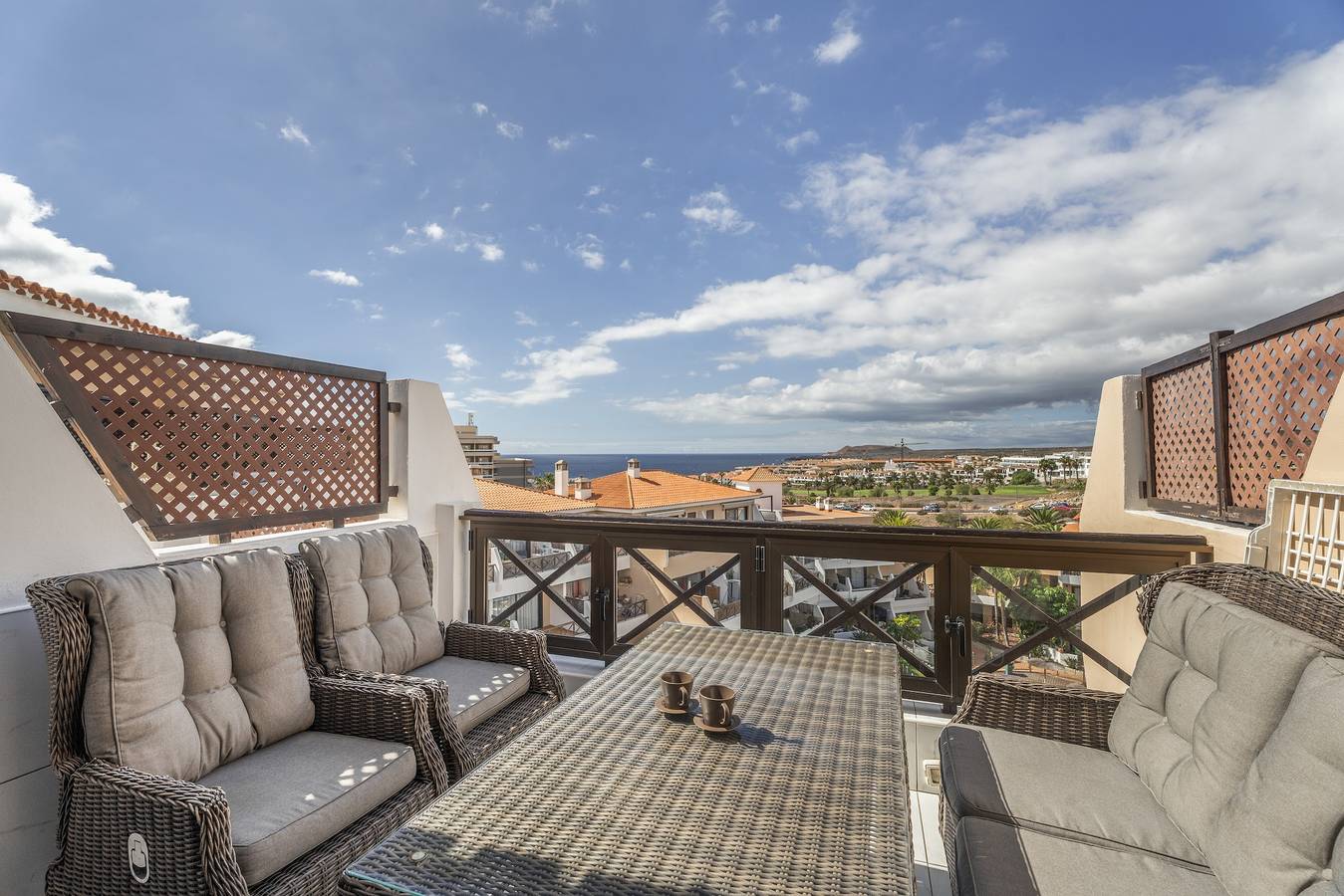 Vacation Home 'Cathamarcella' with Sea View, Shared Pool and Wi-Fi in Las Adelfas, San Miguel de Abona