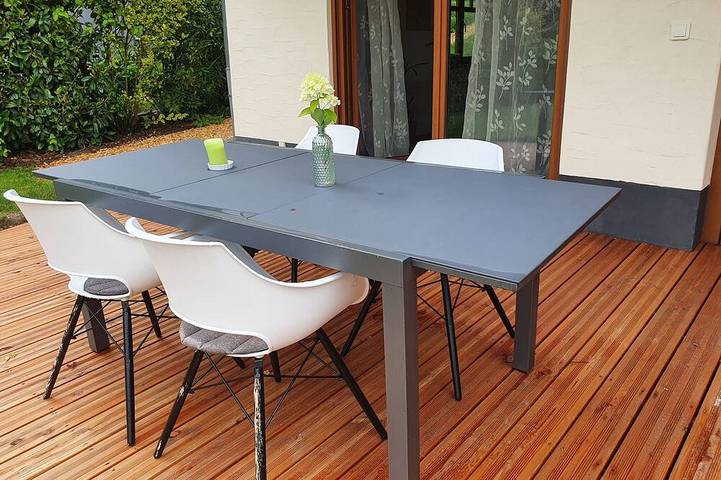 Ferienwohnung für 2 Personen, mit Whirlpool und Terrasse sowie Garten in Beltheim