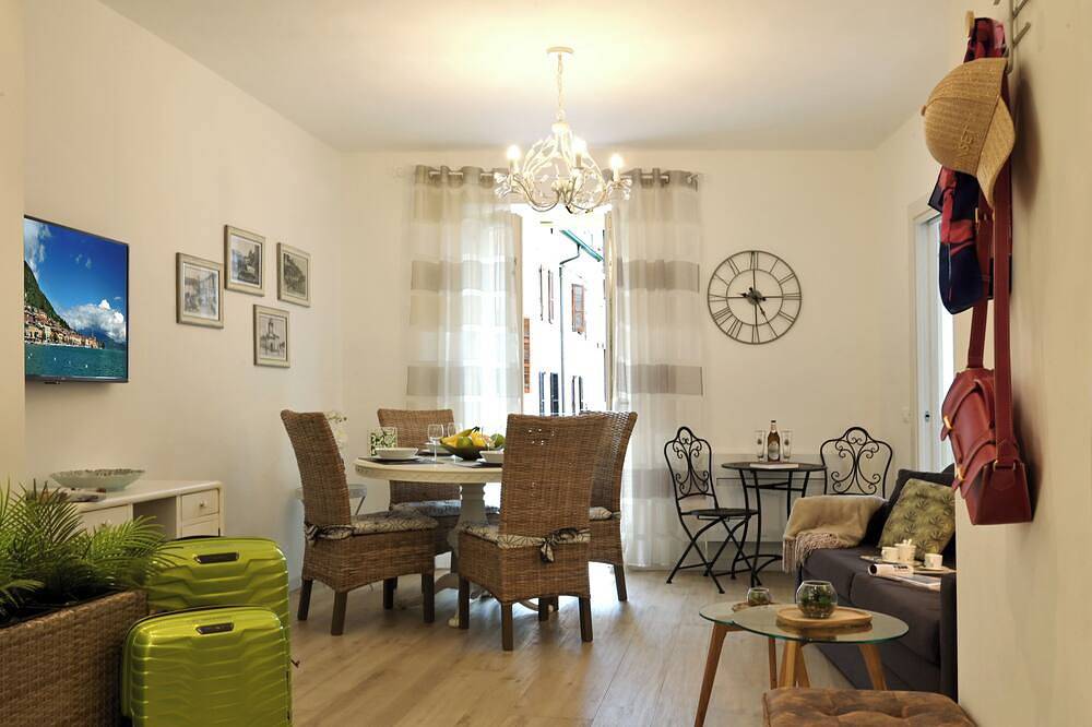 Ganze Wohnung, Neue Dreizimmerwohnung in der Nähe des Sees und im Zentrum von Salò in Salò, Gardasee-Berge