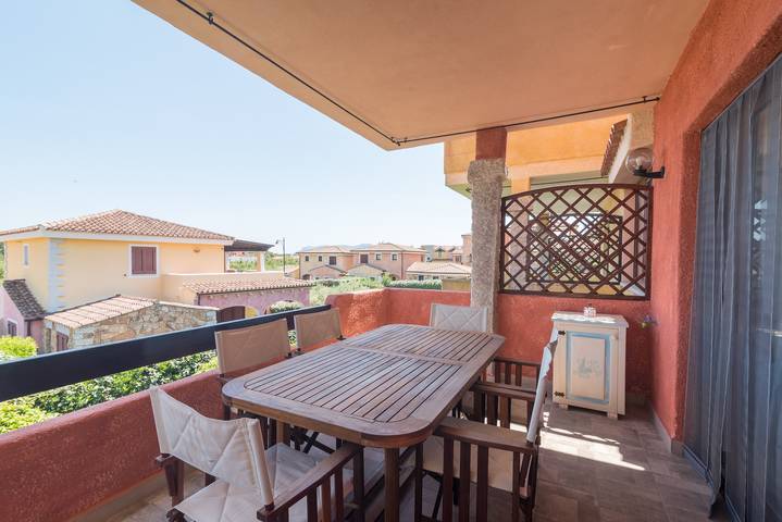 Appartamento intero, Appartamento 'Villetta - Aliterno V5' con vista mare, terrazza privata e Wi-Fi in Pittulongu, Olbia
