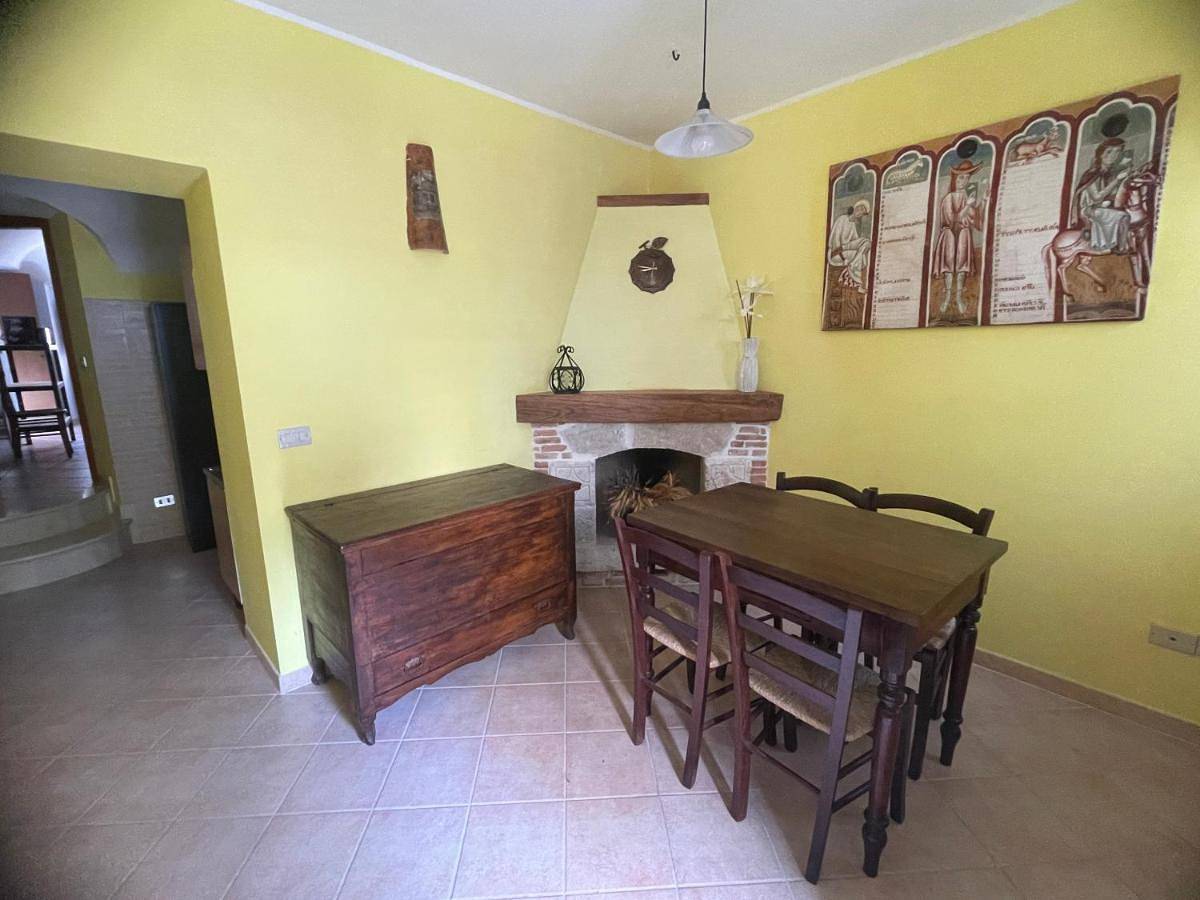 Double Room with Private Bathroom in Caporciano, Gran Sasso