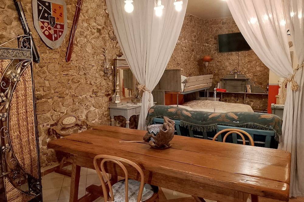 Appartamento intero, Ambiente spazioso con sapore antico, rustico e medievale in Stroncone, Provincia di Terni