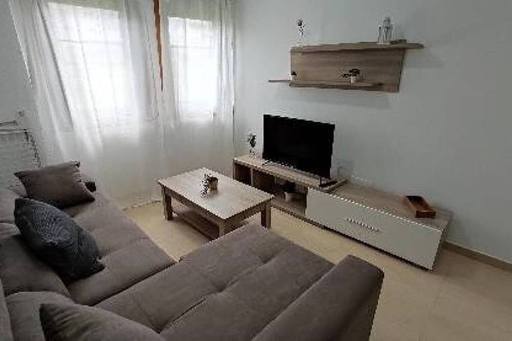 Apartamento de vacaciones para 3 personas, con jardín y piscina - 1