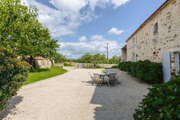 Holiday Rental for 7 People in Saint-Laurent-de-la-Salle, Fontenay-le-Comte, Photo 2