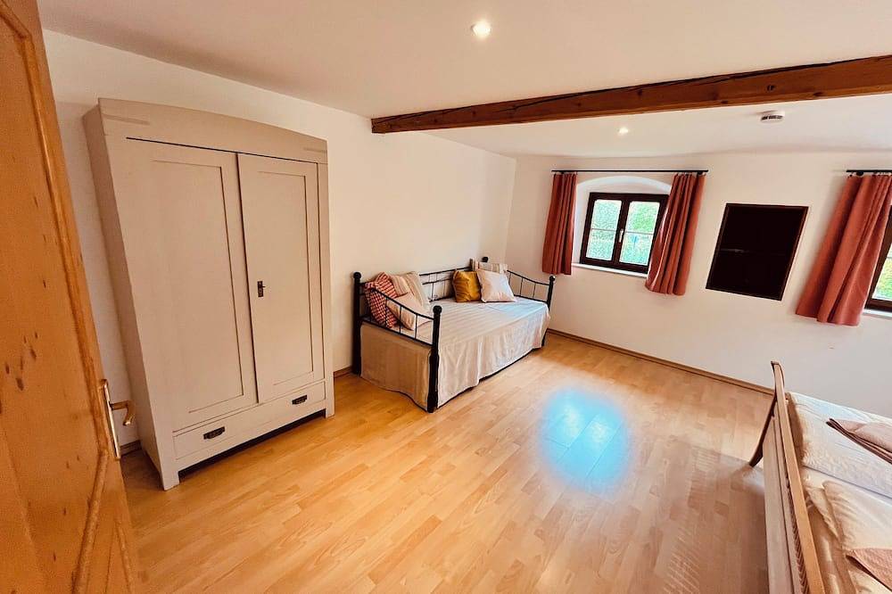 Ganze Wohnung, Ferienwohnung Wendelstein, 180qm mit Balkon, für max. 8 Personen in Wendelstein, Brannenburg