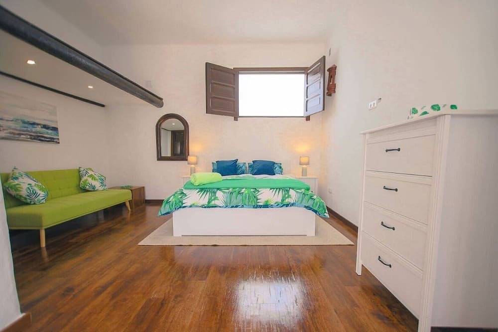 Apartamento entero, Rural boutique 2 bedroomed retreat in the quiet village of Conil Lanzarote in Conil, Tías