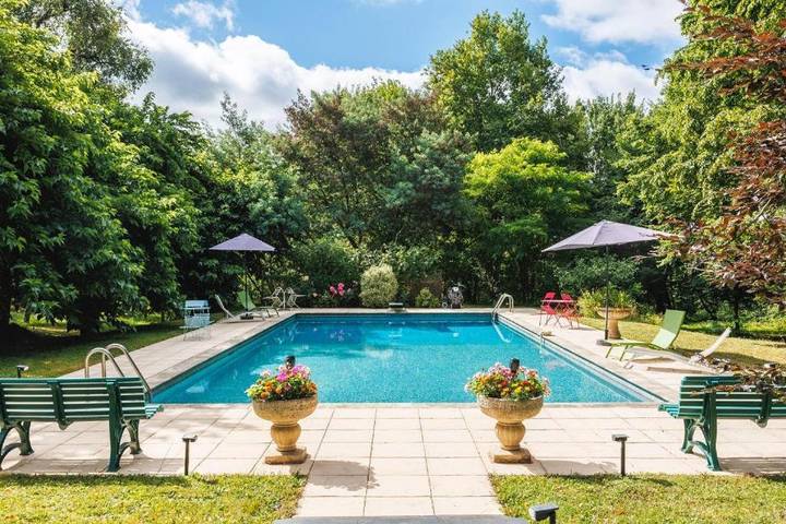Location de vacances pour 2 personnes, avec vue ainsi que piscine et jardin à Guîtres - 2