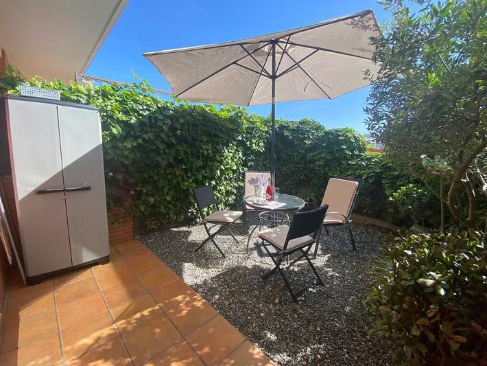 Apartamento entero, Apartamento 'Apartamento-loft, Lloret De Mar' con piscina compartida, Wi-Fi y aire acondicionado. in Central Lloret de Mar, Lloret de Mar