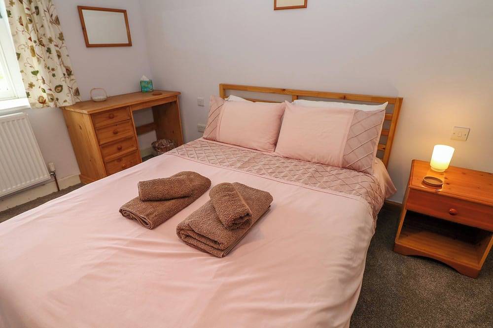 Lyndale Cottage, pet friendly, character holiday cottage in Bradwell in Bradwell (Derbyshire Dales), Derbyshire